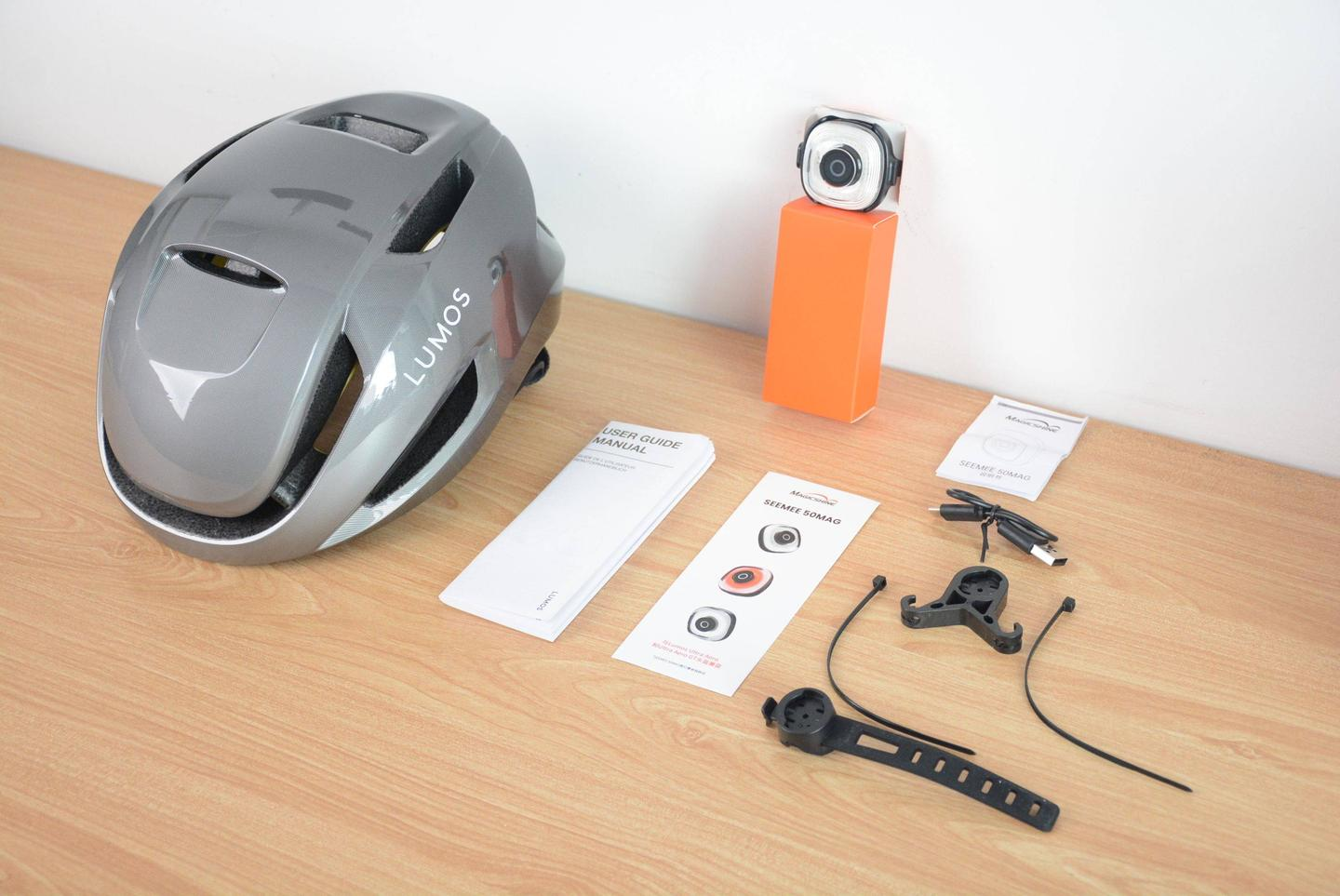 Is it useless to ride with incorrect equipment? Get LUMOS road magic helmet+Maijixuan bicycle taillights