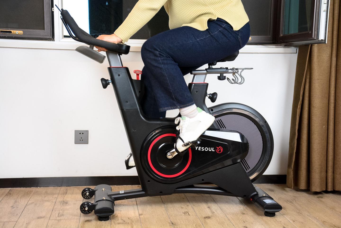 Why choose a self-charging electric bike? What are the differences between mid-range and high-end models: In-depth review of Yixiaov 5